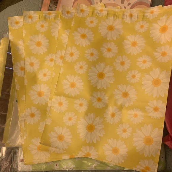 100 Daisy Print Poly Mailers – 10x13” – Boutique Shipping Supplies – NEW - Picture 2 of 3